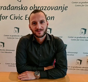 Luka Asanović, asistent u kancelariji